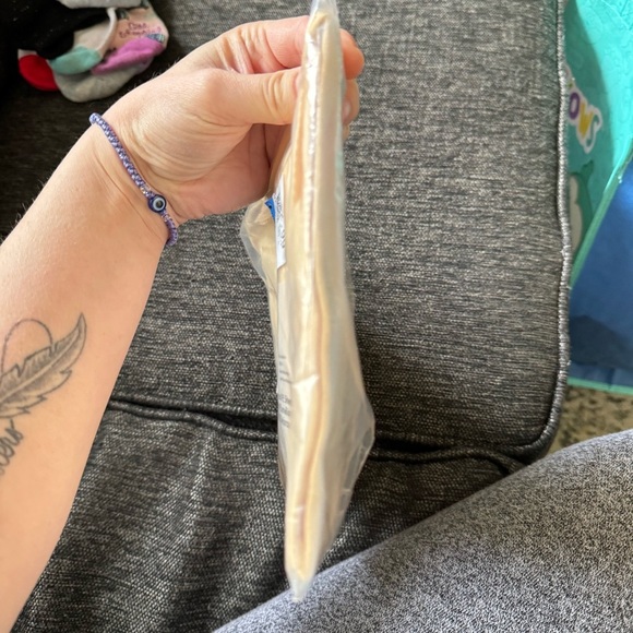 Burberry Beige Packaging Bag - Picture 4 of 4